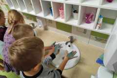 dfd618ad-1f71-4610-bc58-f6bed3607407-1